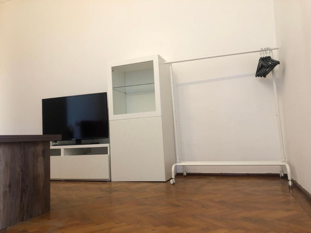 Lovely 1 Bedroom Apartment Close To Old Town Букурещ Екстериор снимка