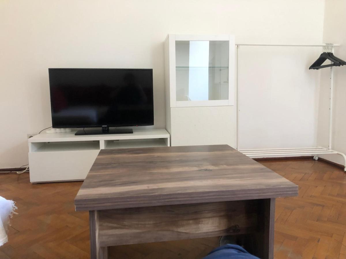 Lovely 1 Bedroom Apartment Close To Old Town Букурещ Екстериор снимка